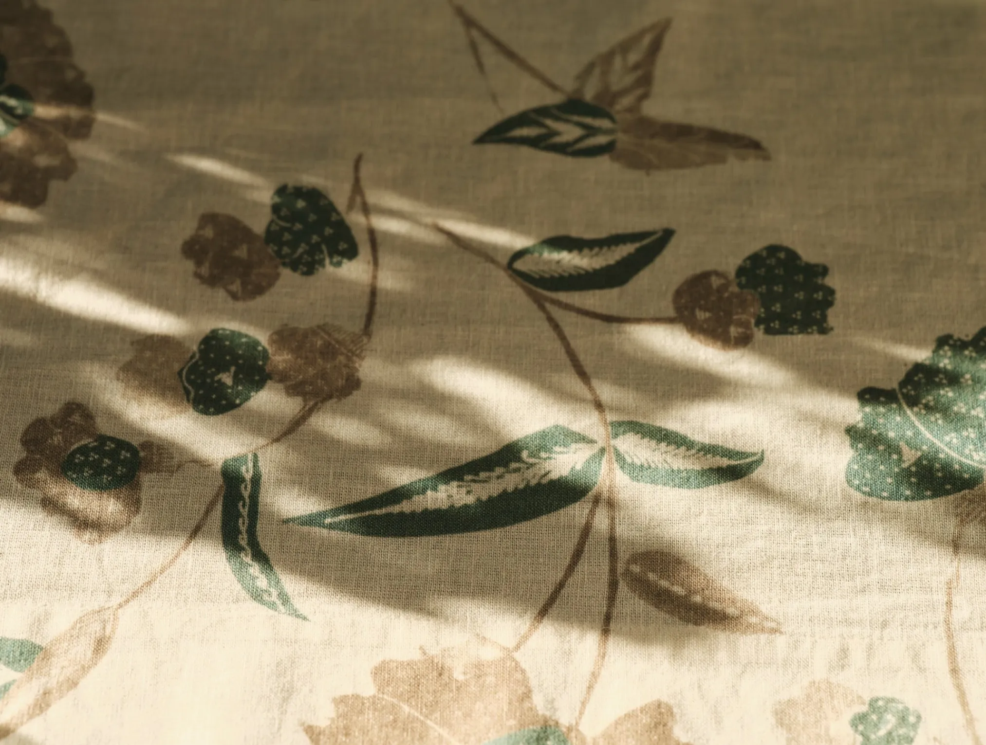 Coyuchi Aurora Print Table Runner< Dining