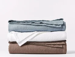 Coyuchi Avila Organic Matelasse Blanket< Bed Blankets