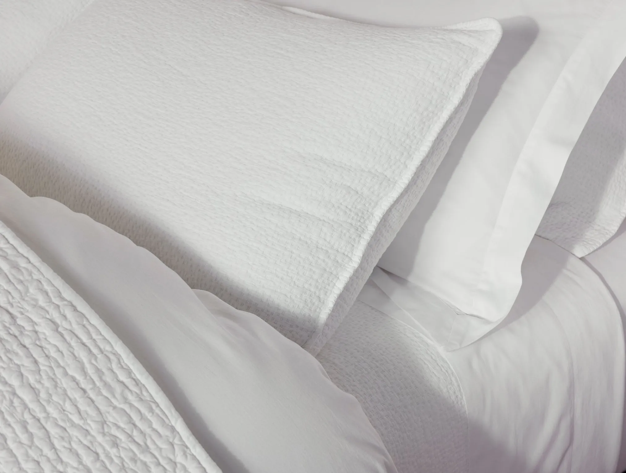 Coyuchi Cascade Organic Matelasse Blanket< Bed Blankets