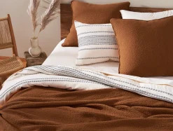 Coyuchi Cascade Organic Matelasse Blanket< Bed Blankets