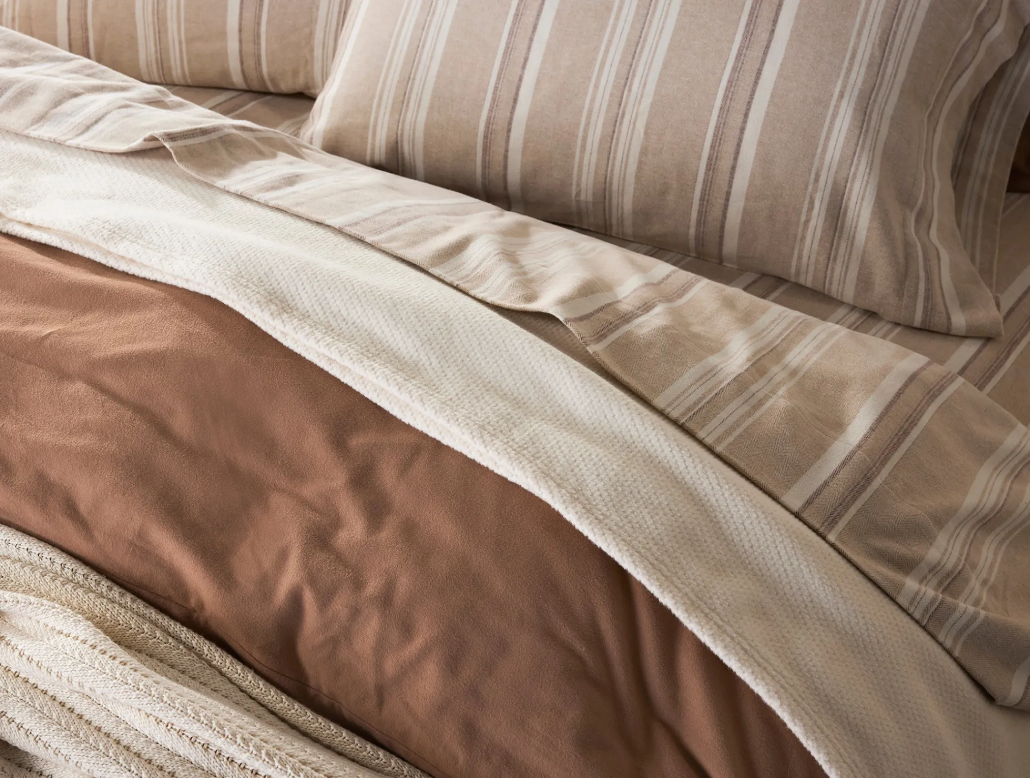 Coyuchi Cloud Brushed™ Organic Flannel Pillowcases< Pillowcases|Pillowcases