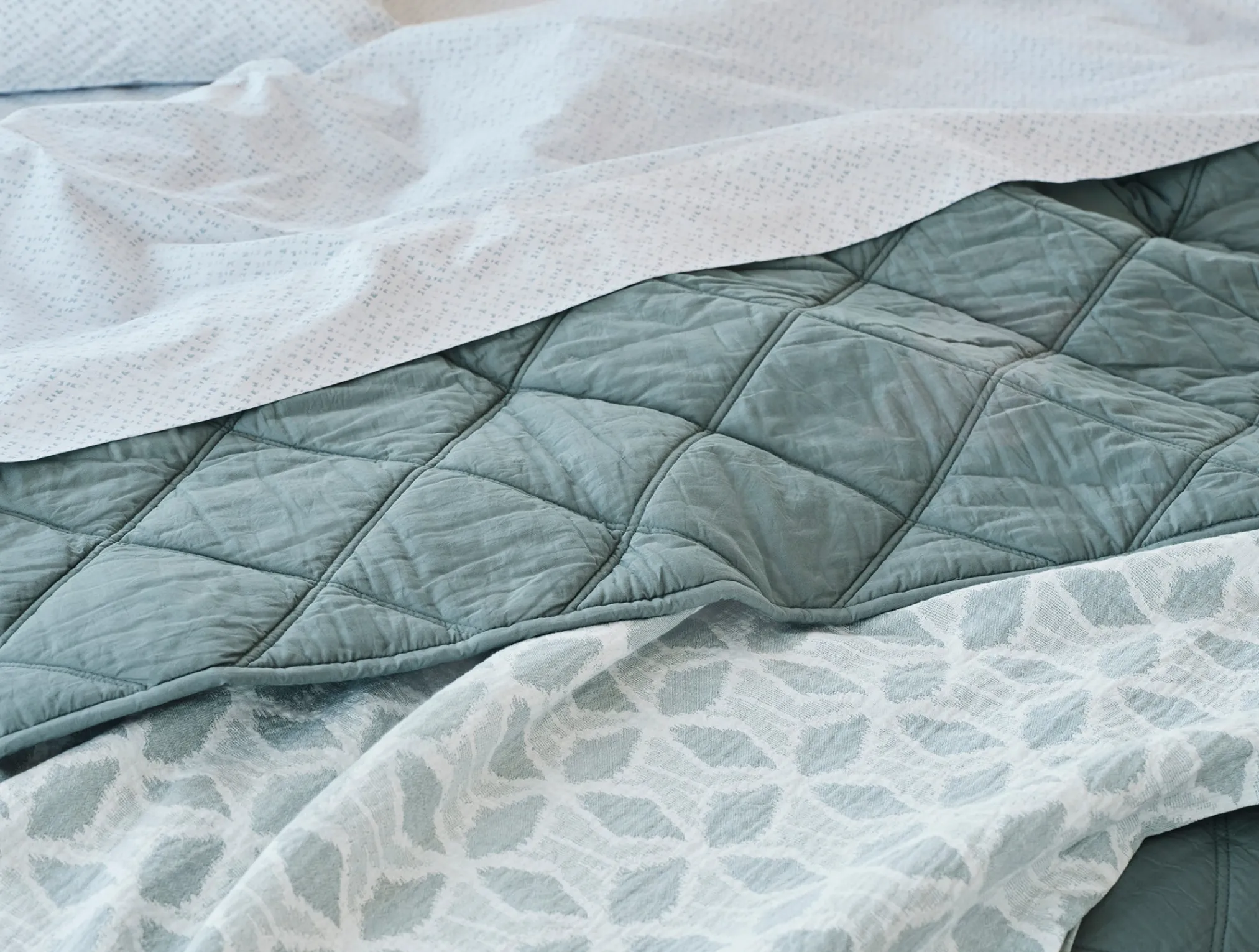 Coyuchi Diamond-Stitched Organic Cotton Comforter< Quilts + Comforters|Quilts + Comforters