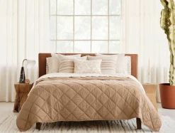 Coyuchi Diamond-Stitched Organic Cotton Comforter< Quilts + Comforters|Quilts + Comforters