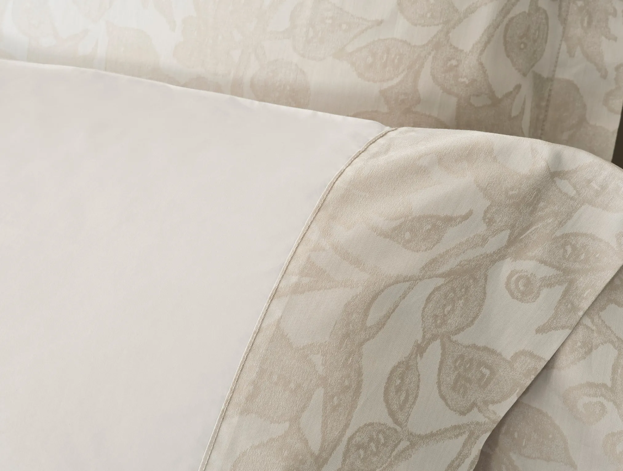 Coyuchi Heritage Organic Percale Jacquard Border Pillowcases< Pillowcases|Pillowcases