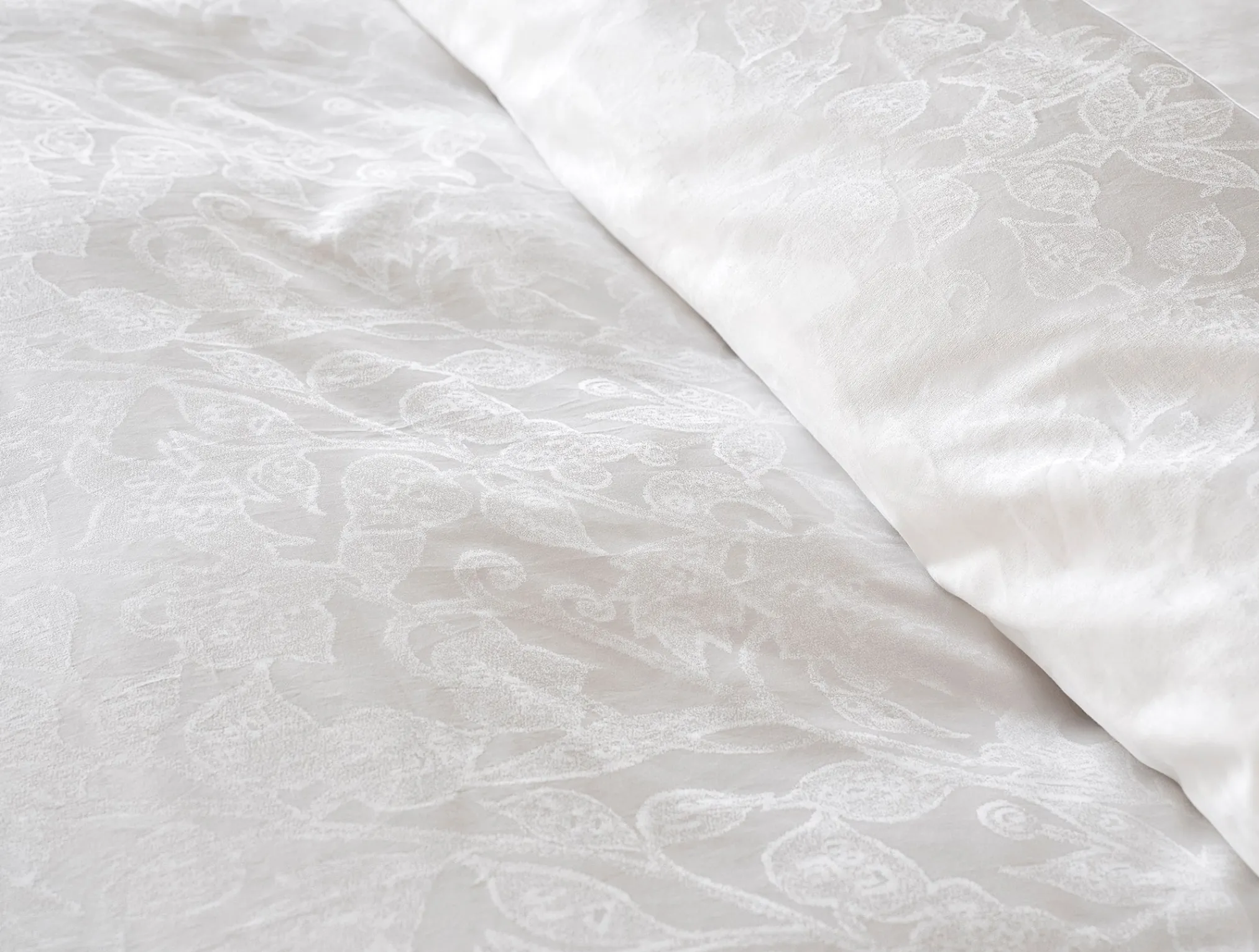 Coyuchi Heritage Organic Percale Jacquard Border Pillowcases< Pillowcases|Pillowcases