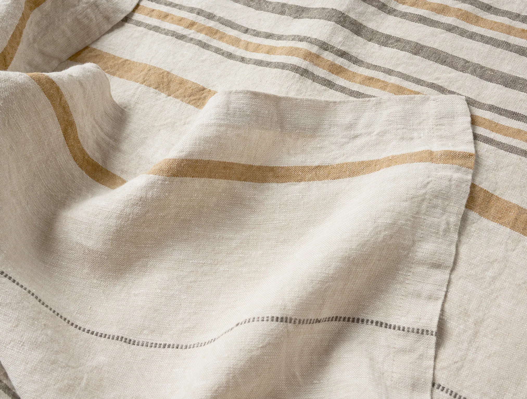 Coyuchi Mojave Organic Linen Throw< Throws