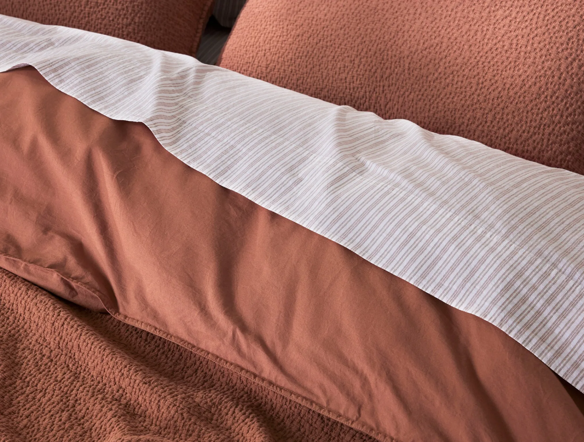 Coyuchi Organic Crinkled Percale™ Fitted Sheet< Fitted Sheets|Fitted Sheets