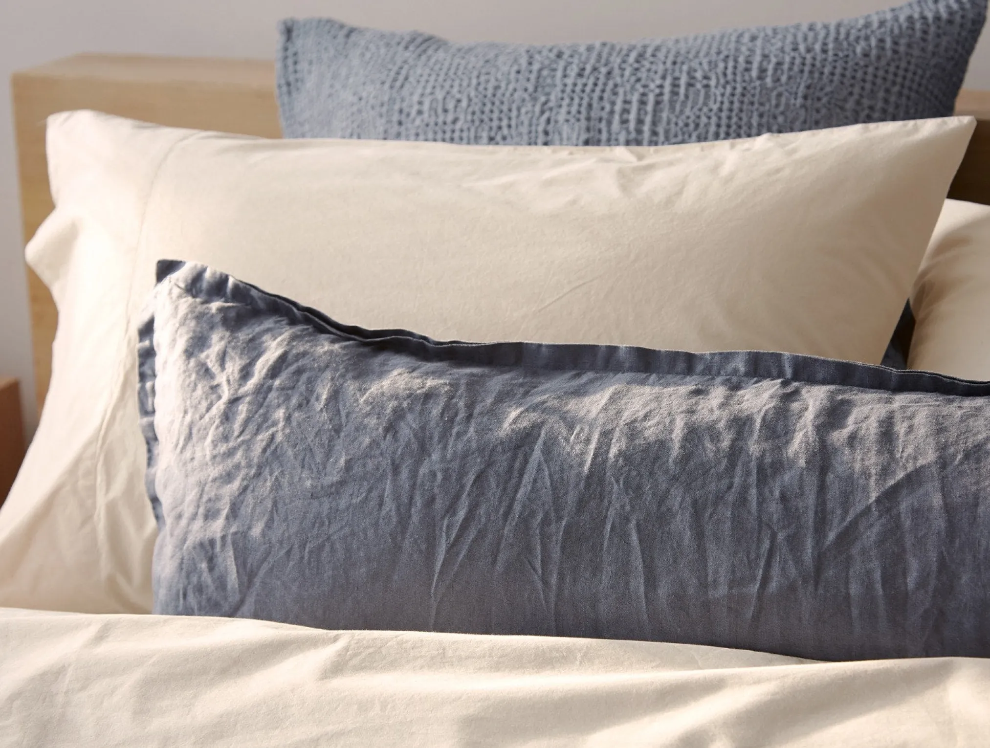 Coyuchi Organic Relaxed Linen Lumbar Pillow Cover< Decorative Pillows