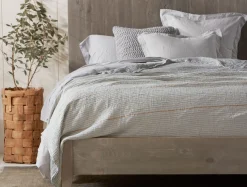 Coyuchi Topanga Organic Matelasse Blanket< Bed Blankets